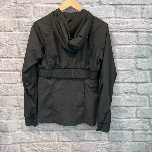 The North Face Women’s Medium Grey & Pink Sanctuary Wind Breaker Jacket - Picture 3 of 12